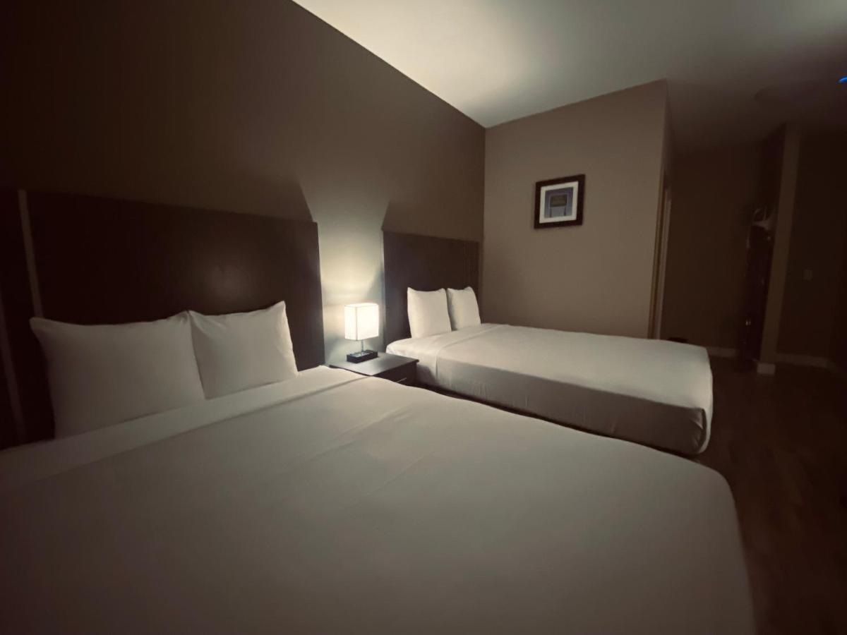 Econo Lodge Принс-Джордж Экстерьер фото