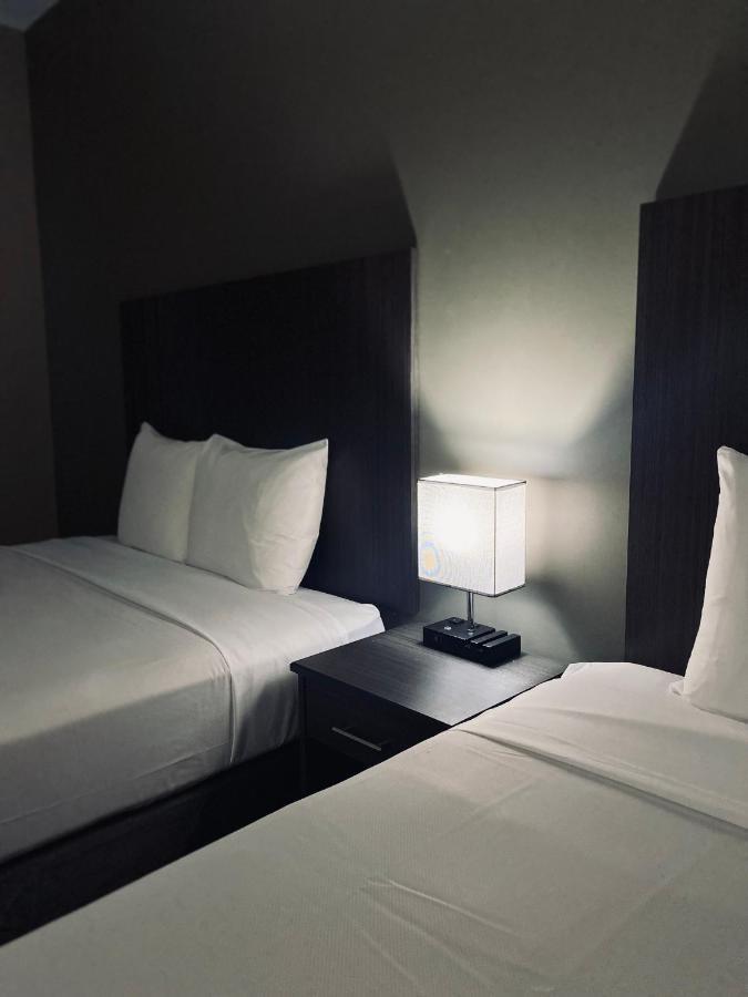 Econo Lodge Принс-Джордж Экстерьер фото