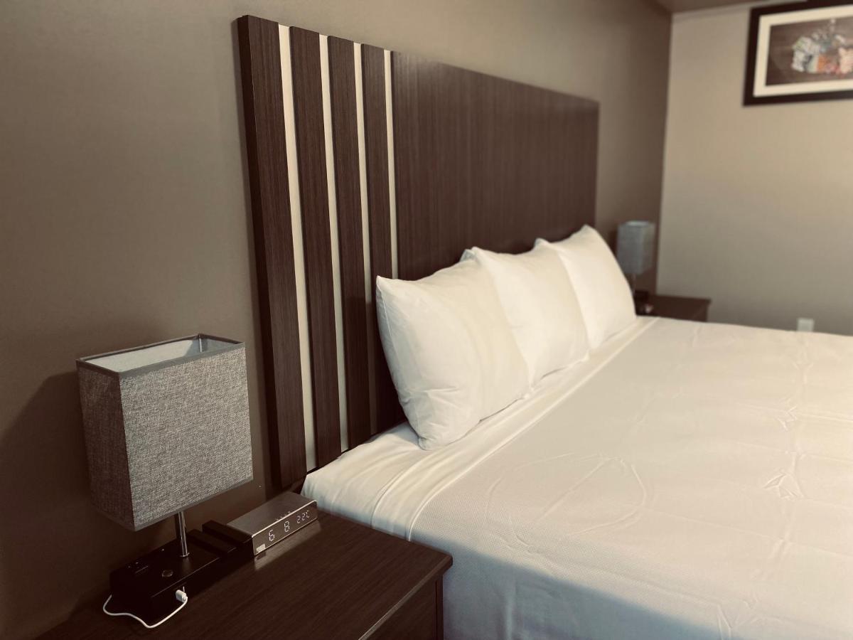 Econo Lodge Принс-Джордж Экстерьер фото