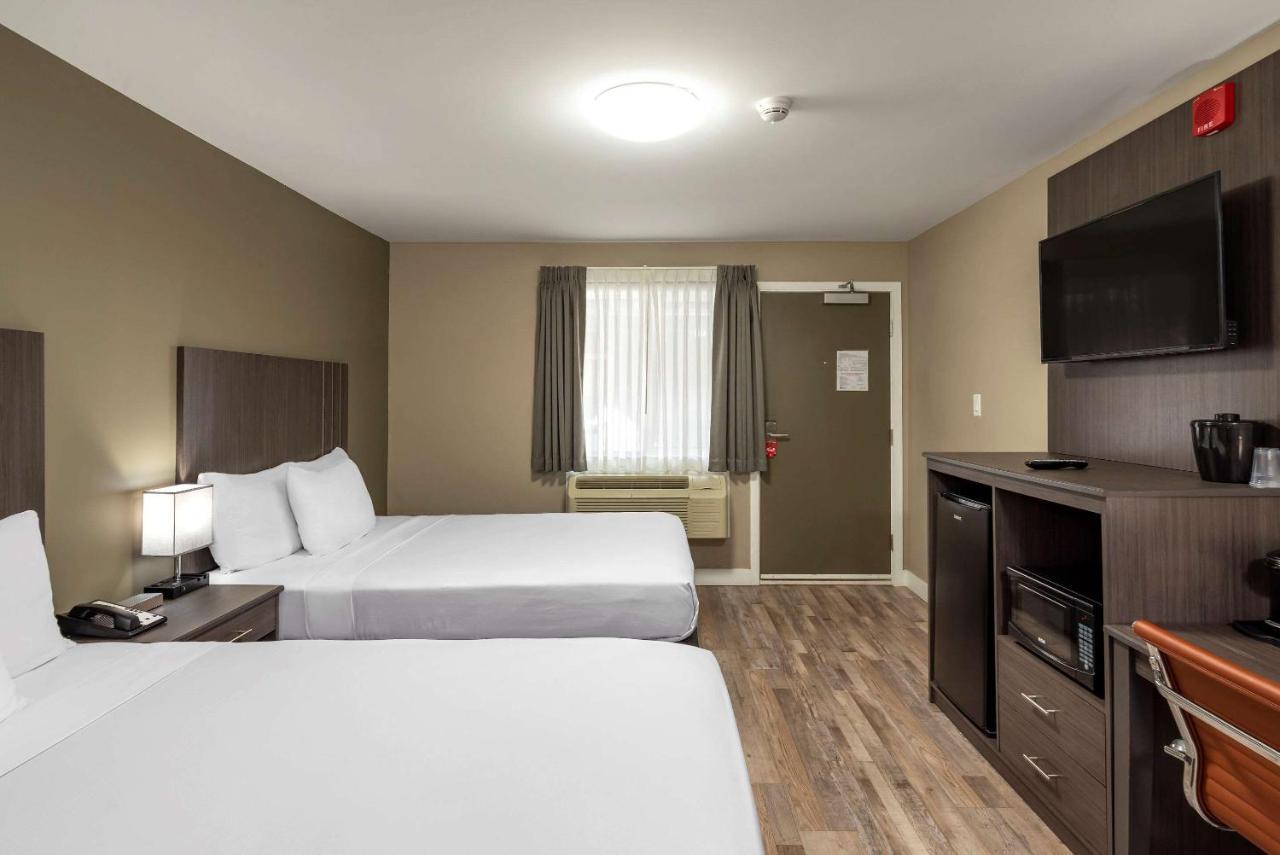Econo Lodge Принс-Джордж Экстерьер фото
