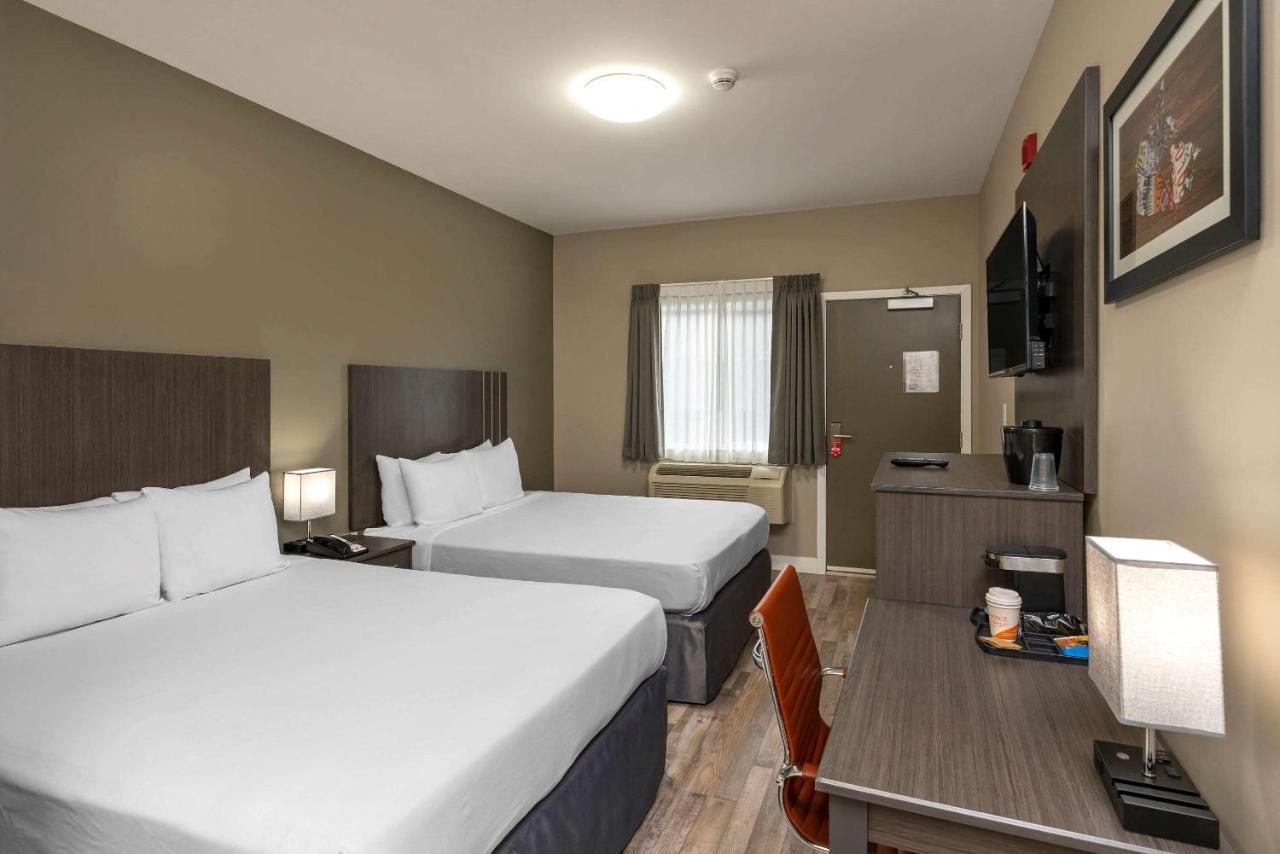 Econo Lodge Принс-Джордж Экстерьер фото