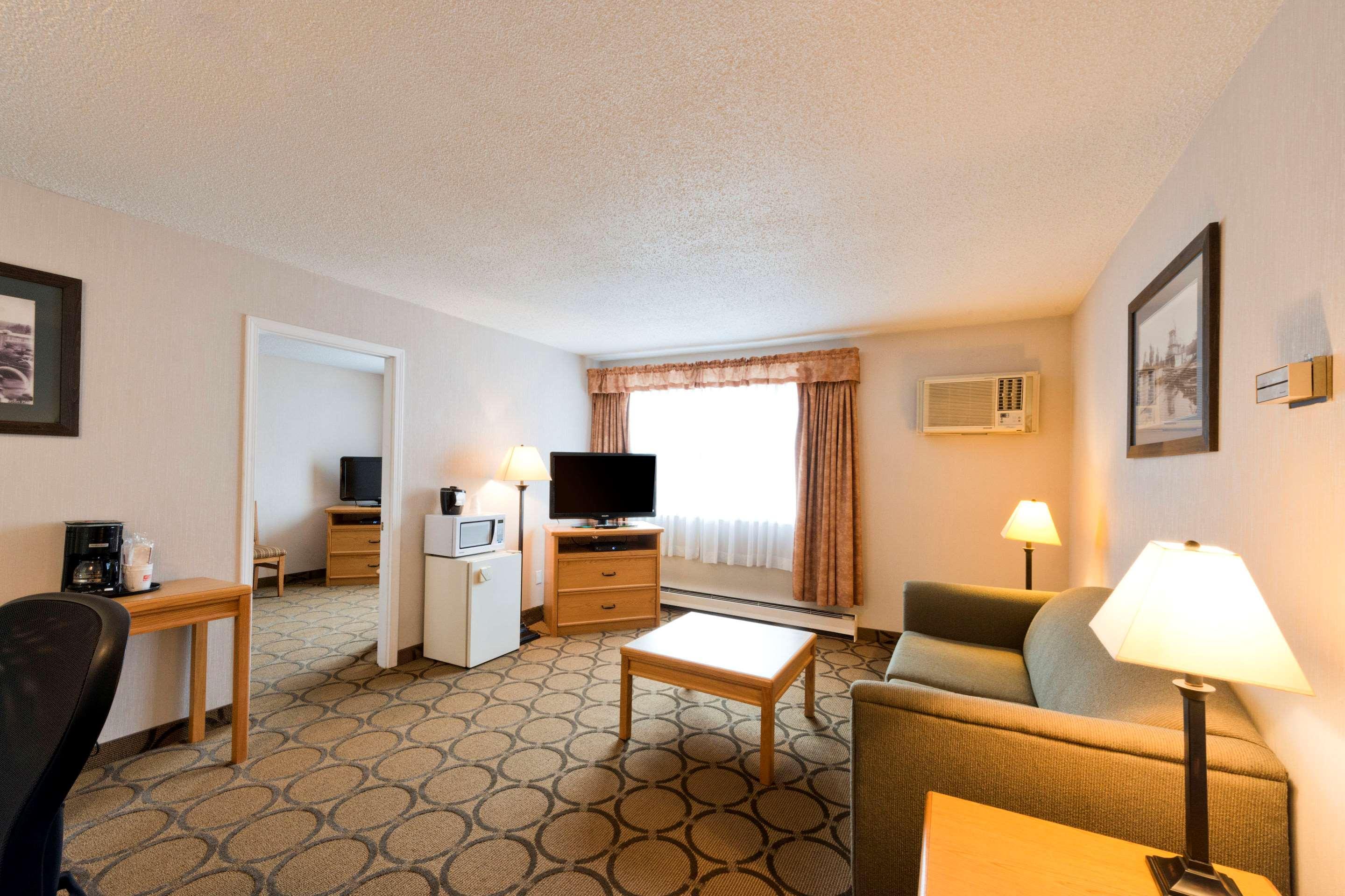 Econo Lodge Принс-Джордж Экстерьер фото