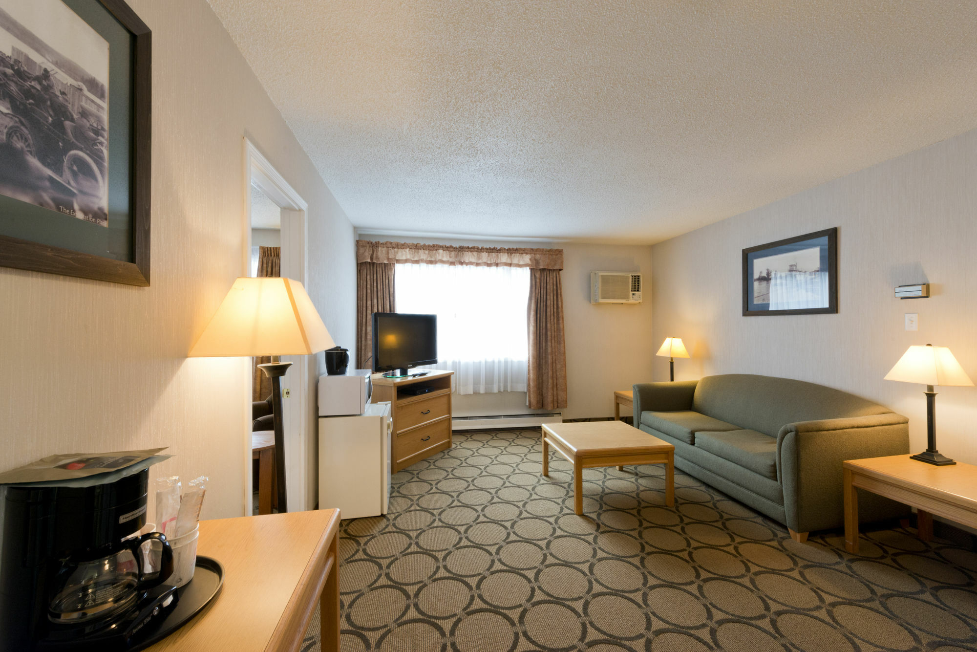 Econo Lodge Принс-Джордж Экстерьер фото