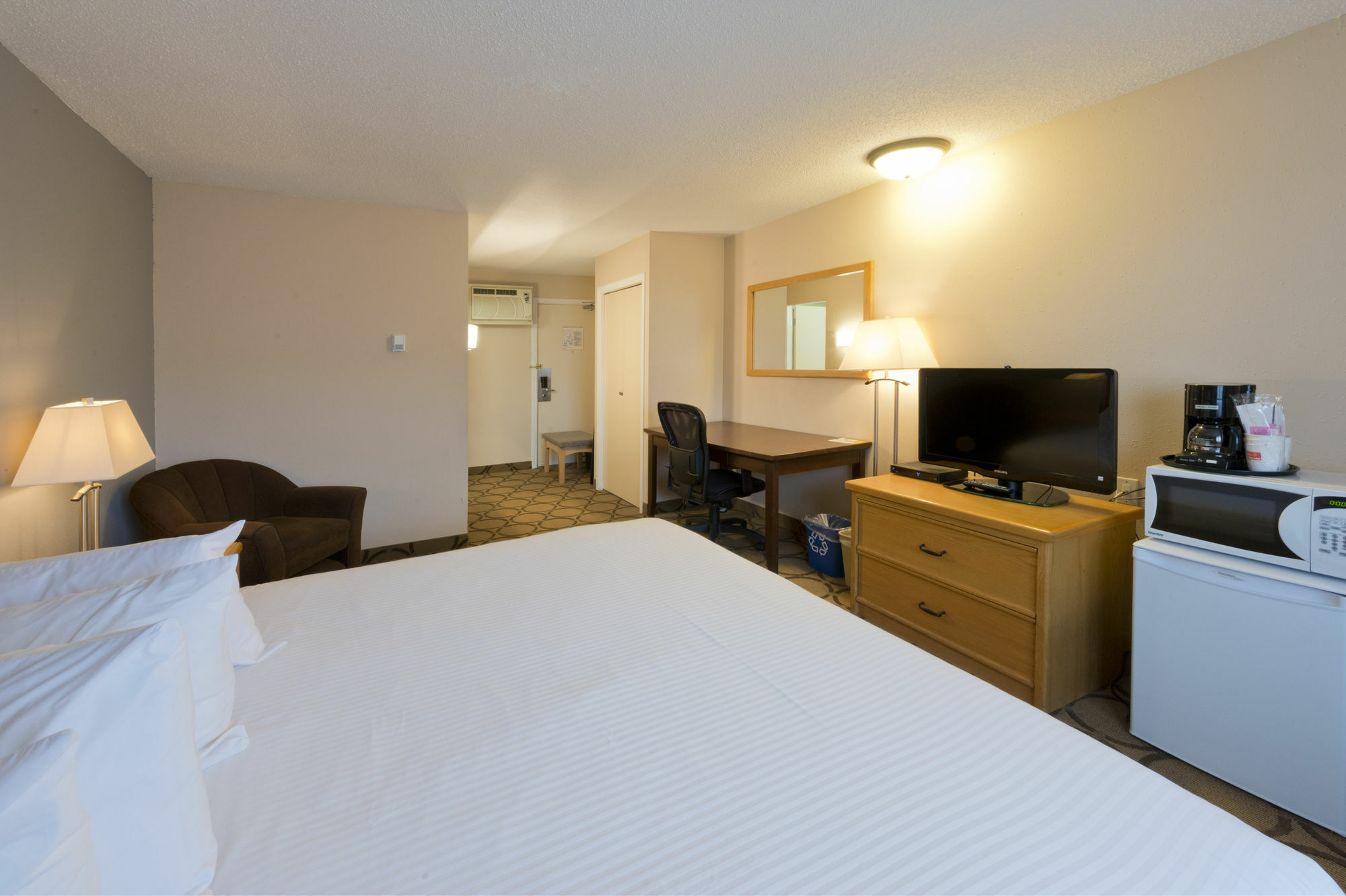 Econo Lodge Принс-Джордж Экстерьер фото