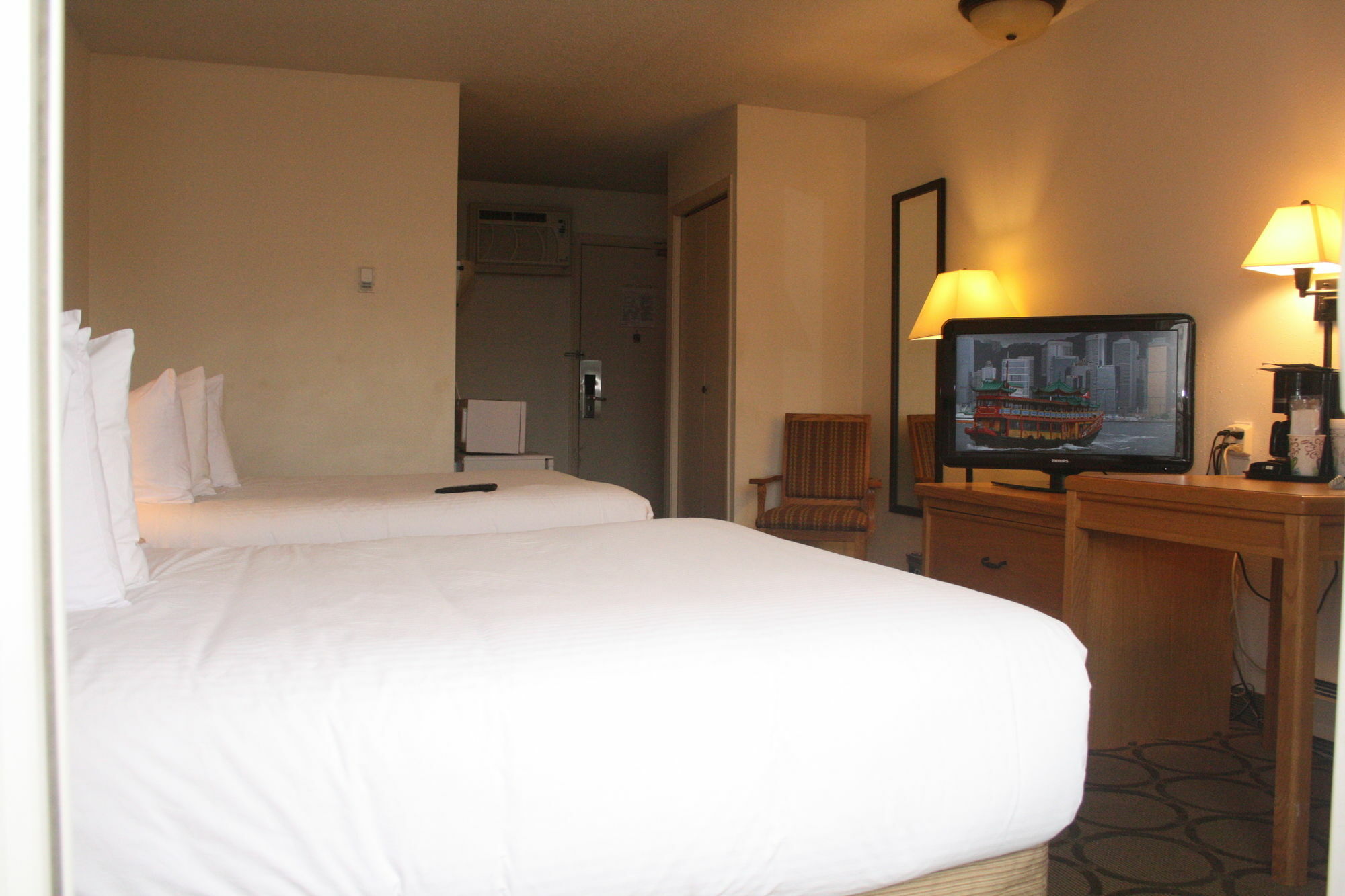 Econo Lodge Принс-Джордж Экстерьер фото
